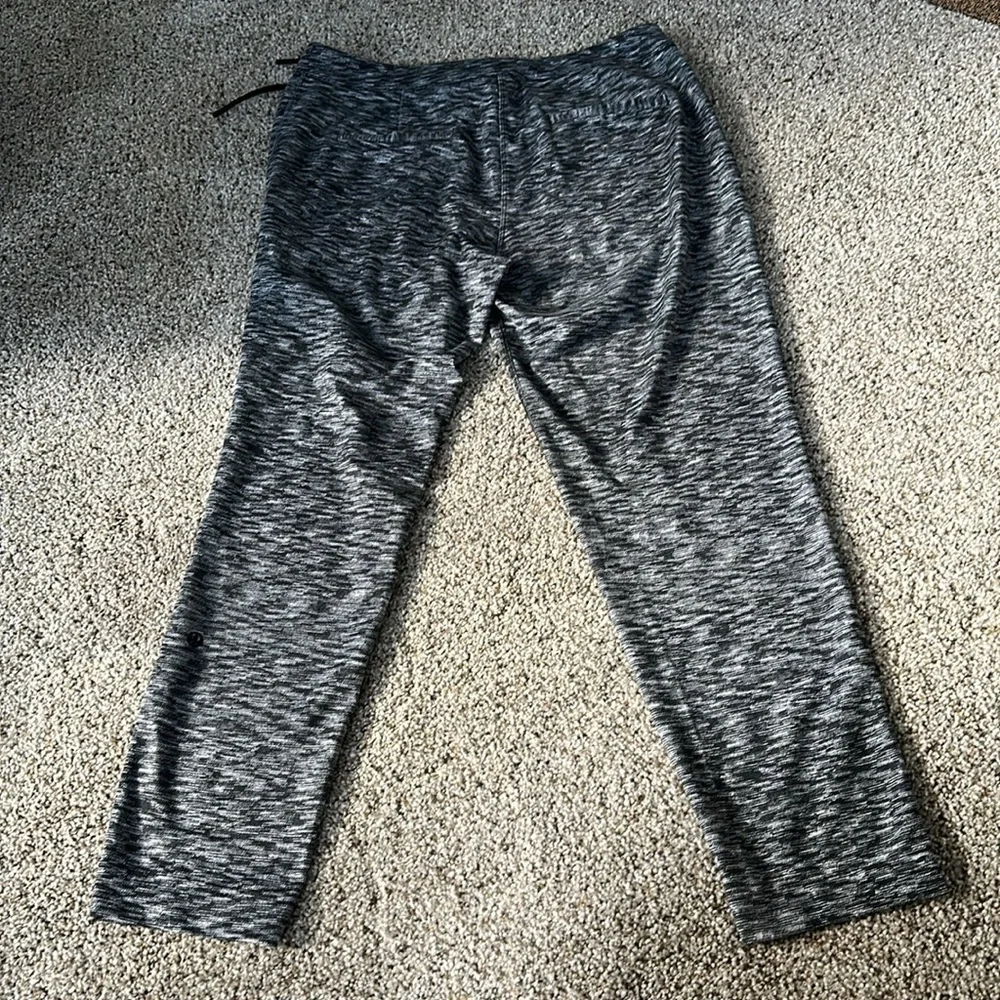 LULULEMON Jet Crop Slim Size 8 Static White, EEUC
